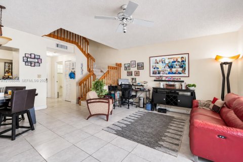 Adosado en venta en Miami, Florida, 3 dormitorios, 129.32 m2 № 2434221 - foto 4