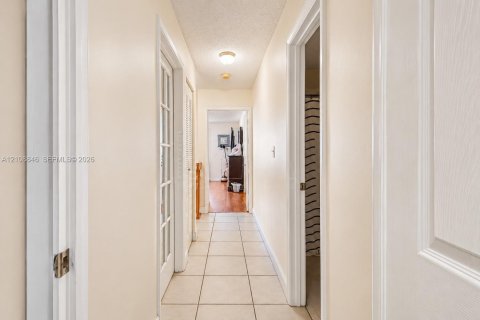 Adosado en venta en Miami, Florida, 3 dormitorios, 129.32 m2 № 2434221 - foto 15