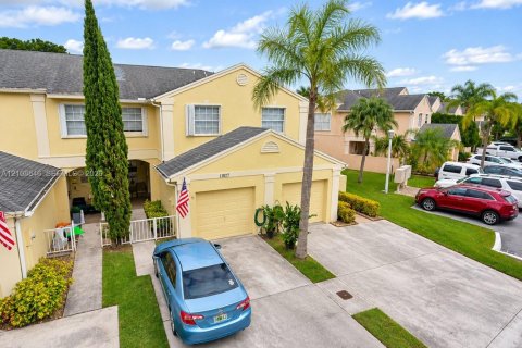 Adosado en Miami, Florida 3 dormitorios, 129.32 m2 № 2434221