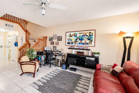 Adosado en venta en Miami, Florida, 3 dormitorios, 129.32 m2 № 2434221 - foto 3