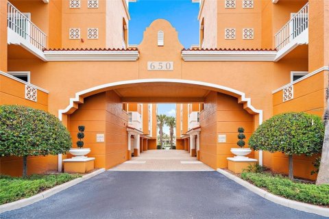 Condo in Saint Petersburg, Florida, 3 bedrooms  № 1899288 - photo 1