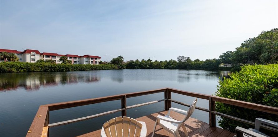 Condominio en Saint Petersburg, Florida, 2 dormitorios  № 1560210
