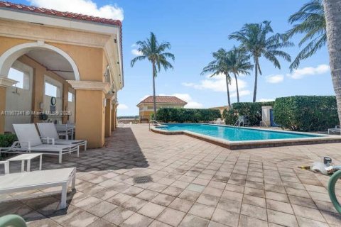 Condo in West Palm Beach, Florida, 2 bedrooms  № 2053436 - photo 8
