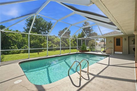 Villa ou maison à vendre à Port Charlotte, Floride: 3 chambres, 184.13 m2 № 2428629 - photo 3