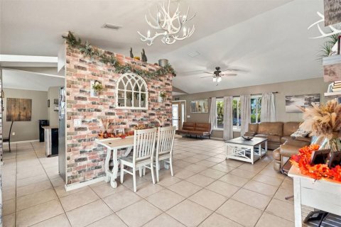 Villa ou maison à vendre à Port Charlotte, Floride: 3 chambres, 184.13 m2 № 2428629 - photo 10