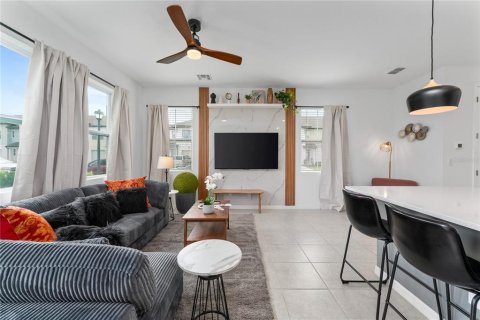 Touwnhouse à vendre à Davenport, Floride: 3 chambres, 150.87 m2 № 2416380 - photo 8