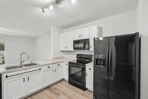 Townhouse in Gibsonton, Florida 3 bedrooms, 137.31 sq.m. № 2095198 - photo 8