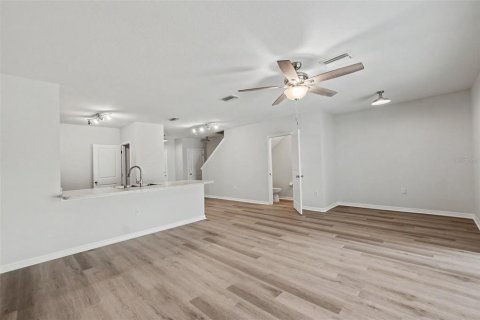 Townhouse in Gibsonton, Florida 3 bedrooms, 137.31 sq.m. № 2095198 - photo 5