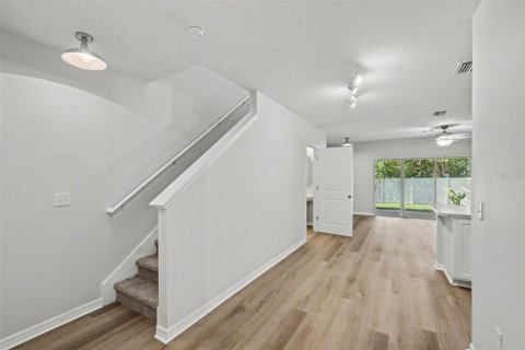 Townhouse in Gibsonton, Florida 3 bedrooms, 137.31 sq.m. № 2095198 - photo 4
