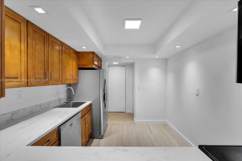 Copropriété à louer à Hallandale Beach, Floride: 1 chambre, 104.98 m2 № 1924240 - photo 6