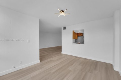Copropriété à louer à Hallandale Beach, Floride: 1 chambre, 104.98 m2 № 1924240 - photo 3