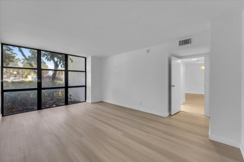 Copropriété à louer à Hallandale Beach, Floride: 1 chambre, 104.98 m2 № 1924240 - photo 8