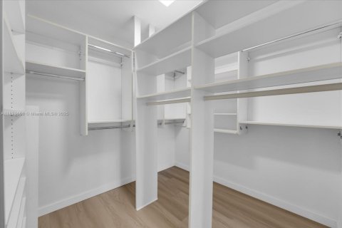 Copropriété à louer à Hallandale Beach, Floride: 1 chambre, 104.98 m2 № 1924240 - photo 9