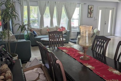 Купить виллу или дом в Корал-Спрингс, Флорида 1 комната, 153.57м2, № 1991203 - фото 3