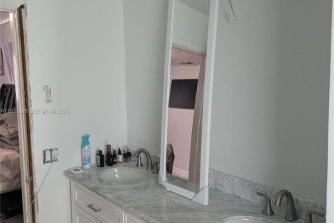 Купить виллу или дом в Корал-Спрингс, Флорида 1 комната, 153.57м2, № 1991203 - фото 7