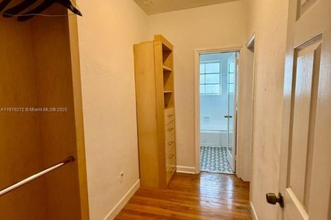 Condo in Miami Beach, Florida  № 1974520 - photo 7