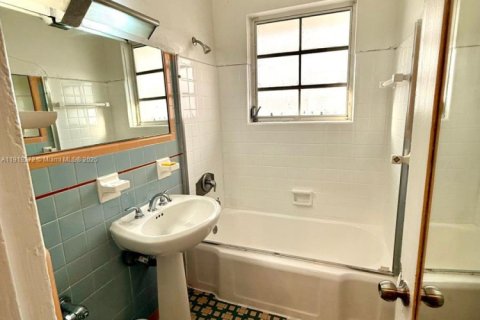 Condo in Miami Beach, Florida  № 1974520 - photo 17