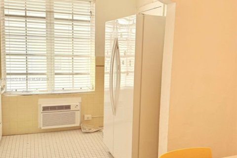 Condo in Miami Beach, Florida  № 1974520 - photo 8