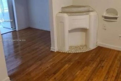 Condo in Miami Beach, Florida  № 1974520 - photo 5