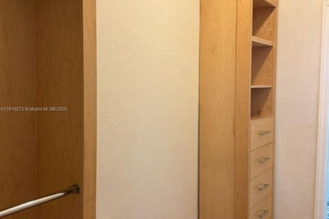 Condo in Miami Beach, Florida  № 1974520 - photo 15