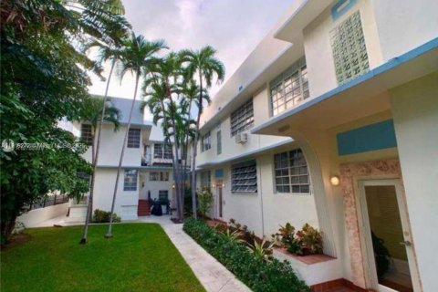 Condo in Miami Beach, Florida  № 1974520 - photo 2