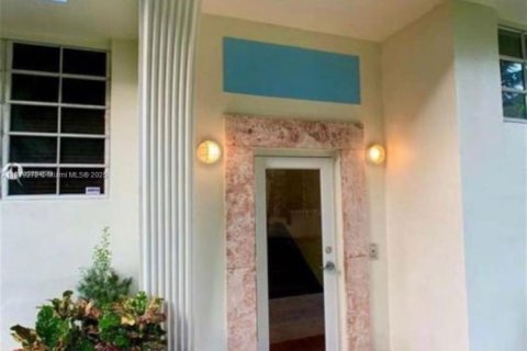 Condo in Miami Beach, Florida  № 1974520 - photo 3