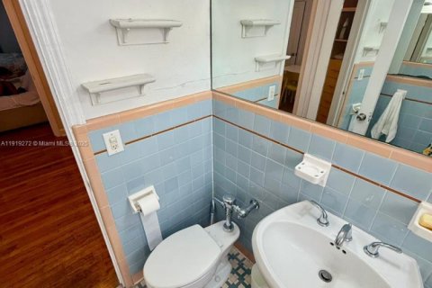 Condo in Miami Beach, Florida  № 1974520 - photo 16