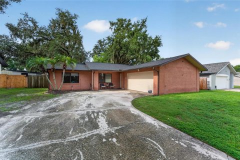 House in Brandon, Florida 4 bedrooms, 125.98 sq.m. № 2258565