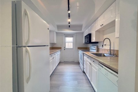 House in Delray Beach, Florida 2 bedrooms, 115.2 sq.m. № 1983759 - photo 5