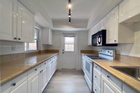 House in Delray Beach, Florida 2 bedrooms, 115.2 sq.m. № 1983759 - photo 4