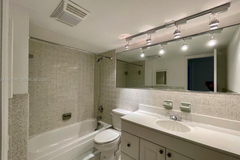 House in Delray Beach, Florida 2 bedrooms, 115.2 sq.m. № 1983759 - photo 14