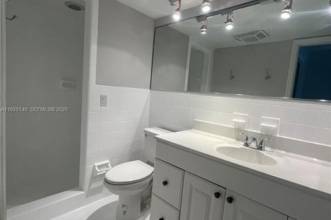 House in Delray Beach, Florida 2 bedrooms, 115.2 sq.m. № 1983759 - photo 16