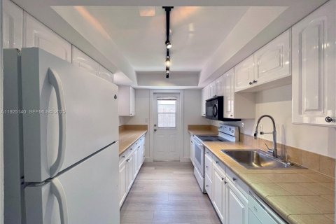 House in Delray Beach, Florida 2 bedrooms, 115.2 sq.m. № 1983759 - photo 6