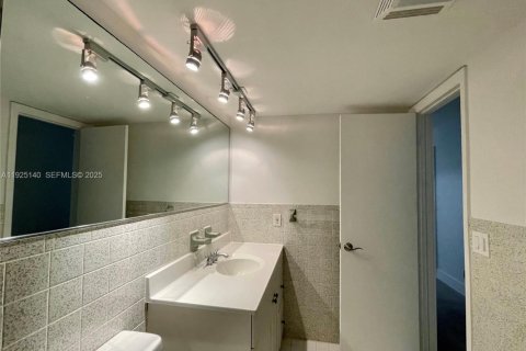 House in Delray Beach, Florida 2 bedrooms, 115.2 sq.m. № 1983759 - photo 12