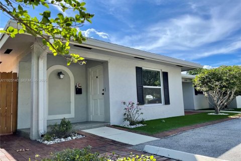 House in Delray Beach, Florida 2 bedrooms, 115.2 sq.m. № 1983759