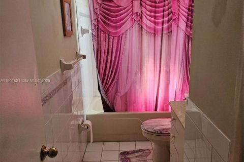 Villa ou maison à vendre à Cutler Bay, Floride: 4 chambres № 2024648 - photo 2