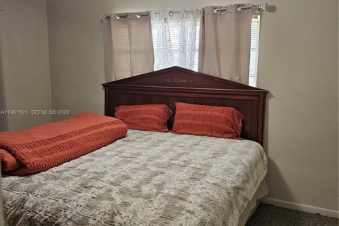 Villa ou maison à vendre à Cutler Bay, Floride: 4 chambres № 2024648 - photo 4