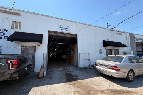 Коммерческая недвижимость в Норт-Майами-Бич, Флорида № 2052550