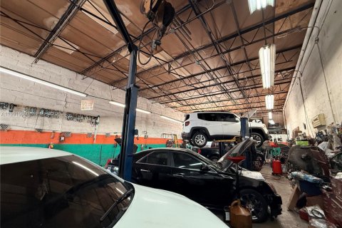 Купить коммерческую недвижимость в Норт-Майами-Бич, Флорида № 2052550 - фото 4