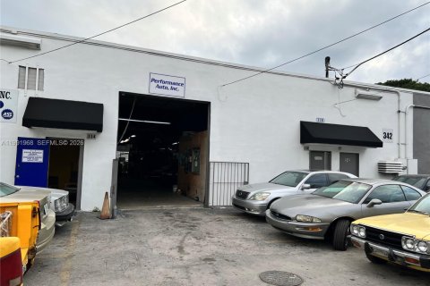 Купить коммерческую недвижимость в Норт-Майами-Бич, Флорида № 2052550 - фото 2