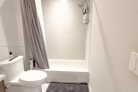 Condominio en venta en Miami, Florida, 1 dormitorio, 60.2 m2 № 1980397 - foto 18