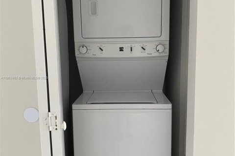 Condominio en venta en Miami, Florida, 1 dormitorio, 60.2 m2 № 1980397 - foto 15