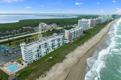 Condo in Jensen Beach, Florida, 2 bedrooms  № 1099969 - photo 1