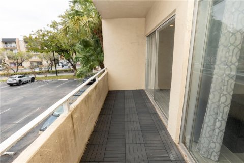 Купить кондоминиум в Майами, Флорида 2 спальни, 99.87м2, № 2017952 - фото 24