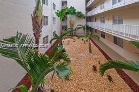 Кондоминиум с 2 спальнями в Майами, Флорида № 2017952