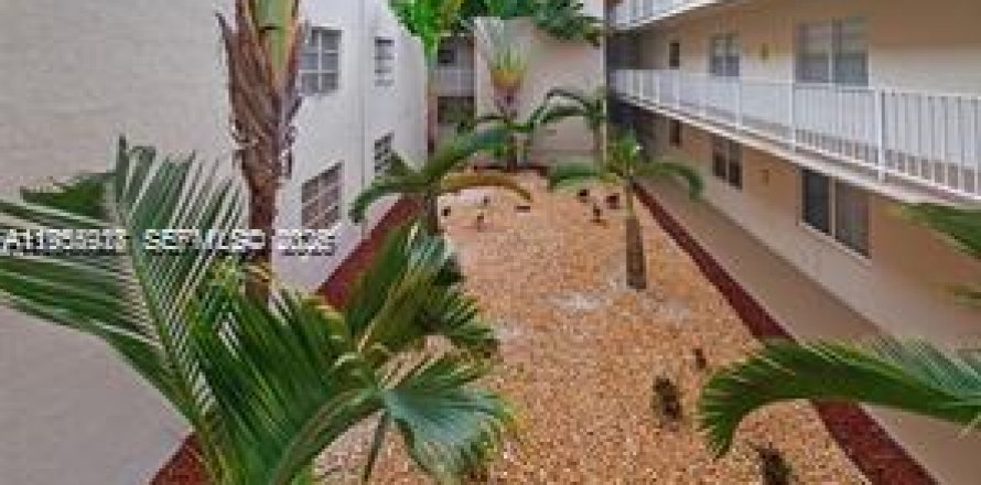 Кондоминиум с 2 спальнями в Майами, Флорида № 2017952