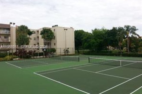 Купить кондоминиум в Майами, Флорида 2 спальни, 99.87м2, № 2017952 - фото 4