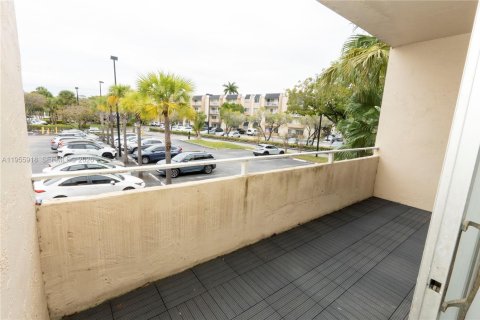 Купить кондоминиум в Майами, Флорида 2 спальни, 99.87м2, № 2017952 - фото 23