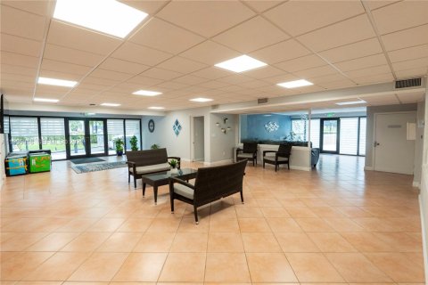 Купить кондоминиум в Майами, Флорида 2 спальни, 99.87м2, № 2017952 - фото 9