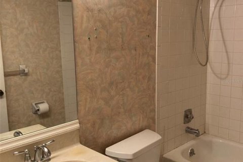 Condo in Saint Petersburg, Florida, 2 bedrooms  № 1917731 - photo 14